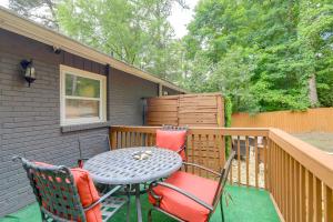 Fire Pit & Deck: Home 7 Mi to Mercedes-Benz!