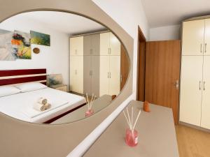 Cozy Escape Apartment Golem