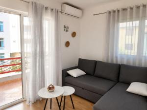 Cozy Escape Apartment Golem