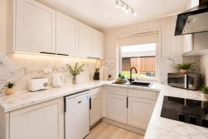 3Bed Lodge - Hot Tub - by Vivi Stays