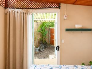 El Tucan Feliz - La Casita Caribeña, Bikes & Snorkeling gear