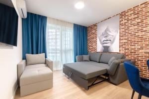 12-95 Kvartet, Vasyl Lypkivskyi 16g, Kyiv, railway station, metro nearby, stunning city view, 15 kW backup power, Petrovdim Apartment