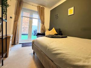 Cosy Private Getaway with Own Patio & Shower Room