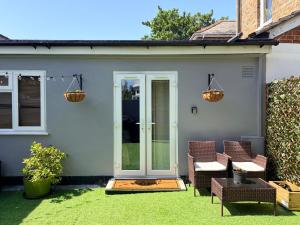 Cosy Private Getaway with Own Patio & Shower Room