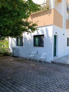 Homea - 100m from the beach