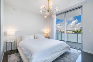 Ocean View Condo - Rooftop Pool & Beach Access