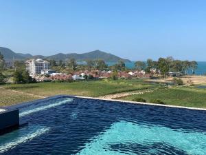 Modern Condo Infinity Pool Gym Near Beach