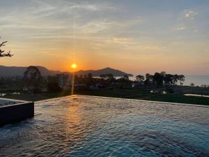 Modern Condo Infinity Pool Gym Near Beach