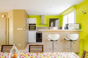 APPARTEMENT SPACIEUX et LUMINEUX AVEC GRAND GARAGE