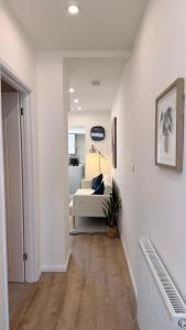 Well-appointed 3-bedroom home in Cambridge with free private parking on site