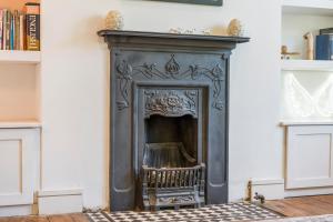 Acton - Artistic and Cosy 4 Bed - Modern, Quiet, Sleeps 7, Spacious