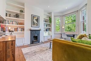 Acton - Artistic and Cosy 4 Bed - Modern, Quiet, Sleeps 7, Spacious