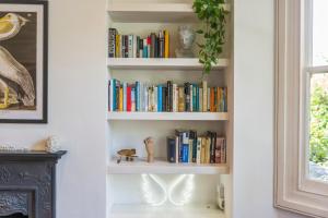 Acton - Artistic and Cosy 4 Bed - Modern, Quiet, Sleeps 7, Spacious