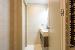 Luxury in the center 1bedroom apartment with AC and balcony