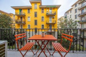 Luxury in the center 1bedroom apartment with AC and balcony