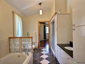 La Tour Boisée with Private Spa & Pool, Pool Table