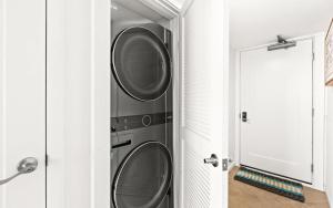 One Seagrove Place 0301