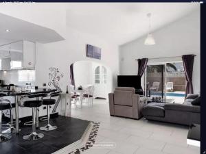 Villa Malpas Luxury 3 bedroom, 3 bathroom villa
