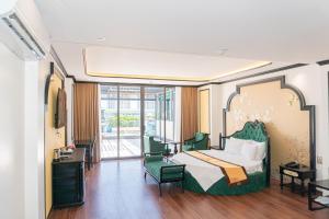 Grand Luxury Hotel