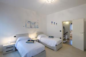 GuestHost - Al Lido di Fano Apartment with Veranda
