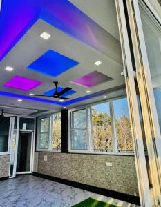 Sky view penthouse and 6 rooms , no lift