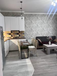 "Stylish Flat & Self Check-in"