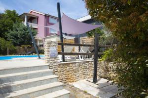Apartments Valentino with shared Pool