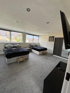 Modern 5 Bedroom Terraced Luxurious House