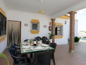 Chalet con piscina privada y zona de barbacoa cerca del pueblo