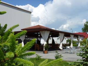 GARDEN Club - Hotel - FREE Private Parking