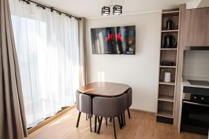 Studio Next to Metro & Mall
