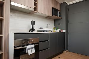 Studio Next to Metro & Mall