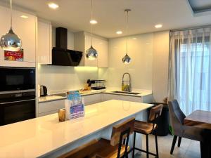 8bedrooms jomtien beach villa