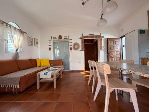Sea Lavie Apartment -180m Beach - Starlink WiFI - Balcony - 2 Bedrooms