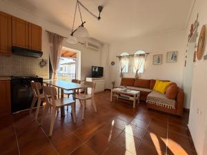 Sea Lavie Apartment -180m Beach - Starlink WiFI - Balcony - 2 Bedrooms