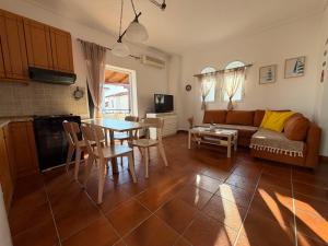 Sea Lavie Apartment -180m Beach - Starlink WiFI - Balcony - 2 Bedrooms