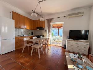 Sea Lavie Apartment -180m Beach - Starlink WiFI - Balcony - 2 Bedrooms