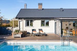 Big Pool Villa Near Åhus Beach