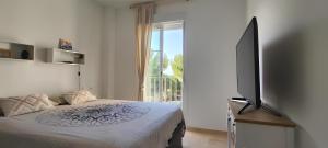 Sunny Home · Terraza & Piscina