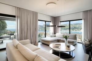Meerblickvilla Design in Port Andratx mit Glasaufzug, Minotti, Occhio, Gessi, Cabinet, Miele