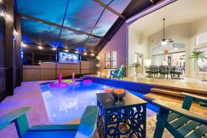 Canalfront w Heated Pool, Hot Tub, Kayaks, Games