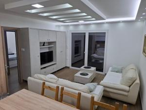 Serbian home with garden, free parking
