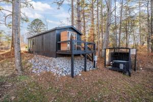 Heartwood Haven-hot tub, sauna, firepit, peaceful
