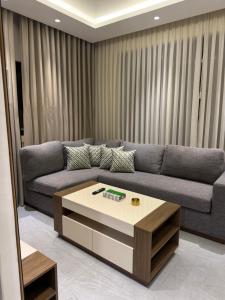 001 JRE apartment with stunning boulevard veiw