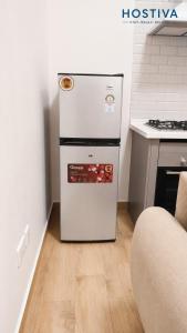 Hostly Comfort Living with Free Gym, Sauna & Pool