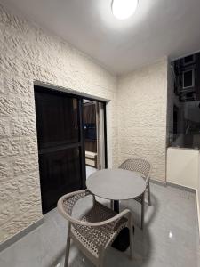 001 JRE apartment with stunning boulevard veiw