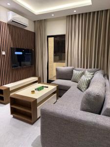 001 JRE apartment with stunning boulevard veiw