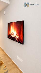 Hostly Comfort Living with Free Gym, Sauna & Pool
