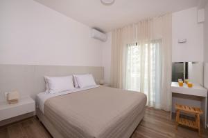 Sea Breeze - 10 steps away from Nea Chora Beach