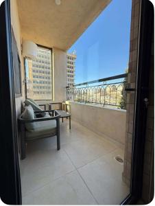 Cozy 2BR Weibdeh Flat with Balcony and View